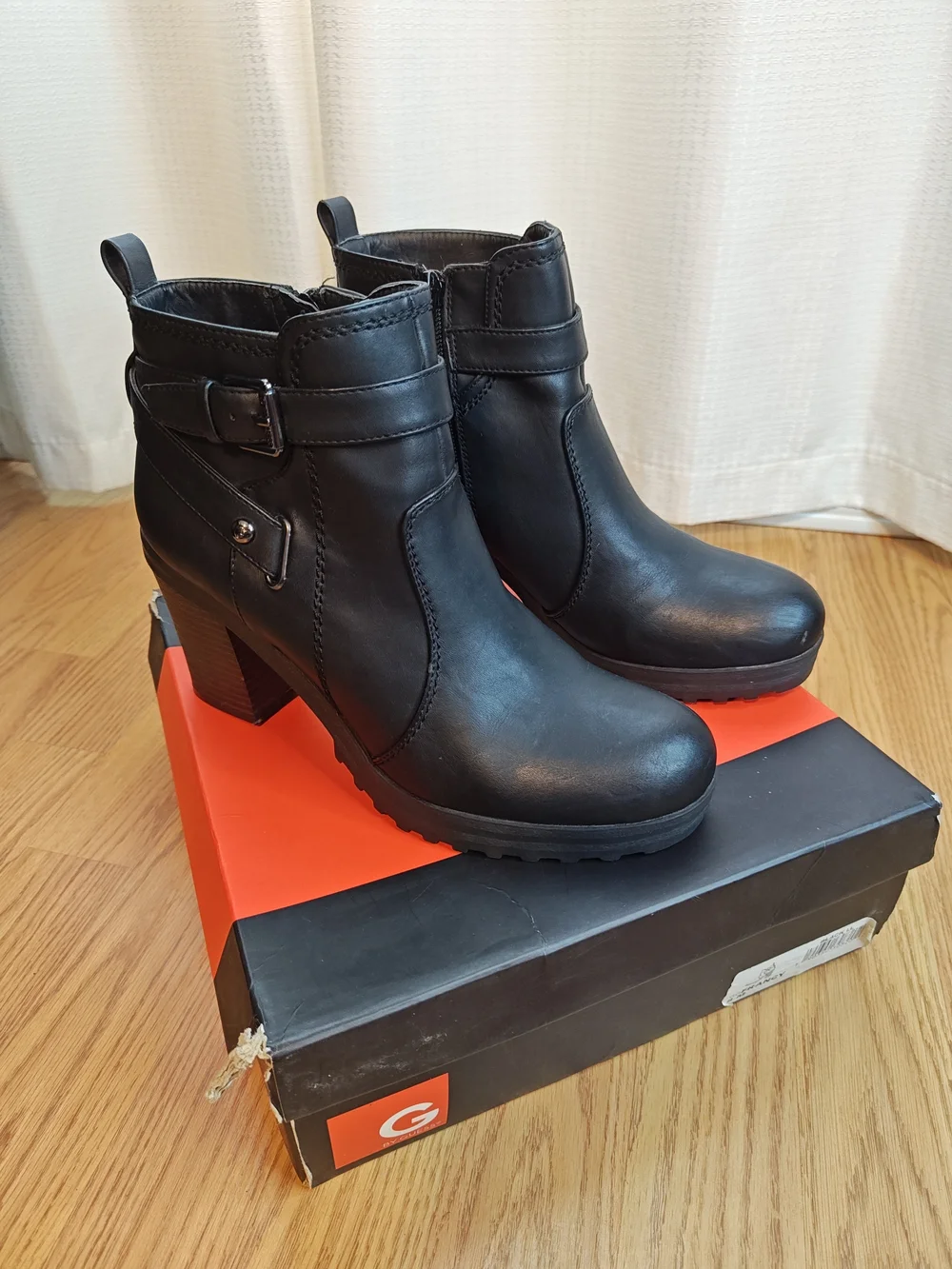 G by GUESS Francy Black Moto Ankle Boots Block Heel Lug Sole Size 8